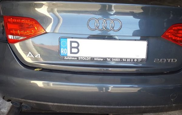Montat si activat senzori parcare Spate Audi A4 B8 2010